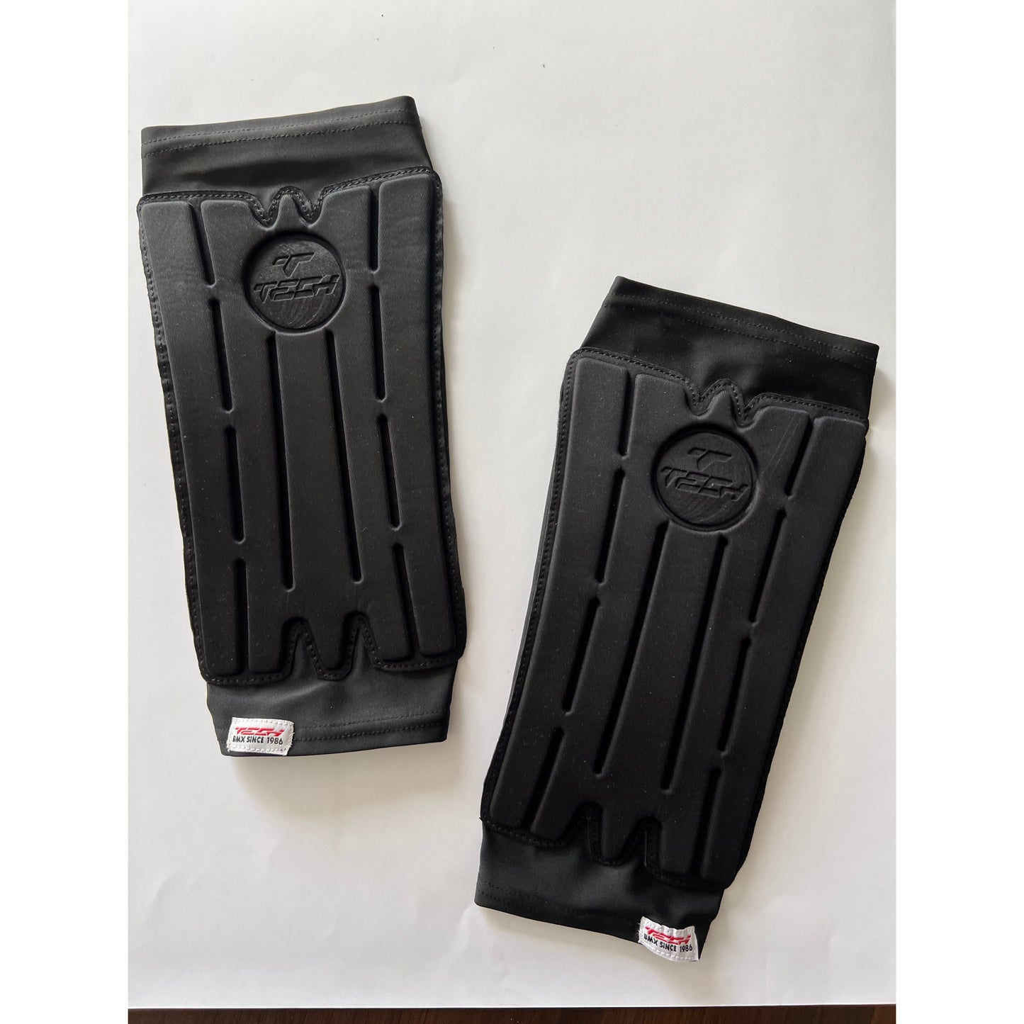 TECH BMX AirLite shin guard in S/M and L/XL